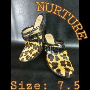 🐆 NUTURE LEOPARD CLOGS GUC SIZE 7.5 🐆